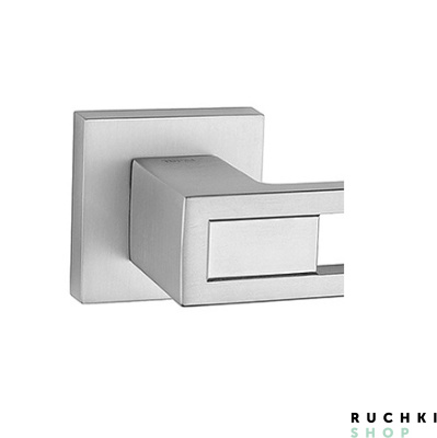 квадратная розетка 2737 в цвете матовый хром Тупай