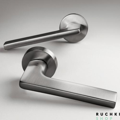 Ручка на круглой розетке GIRA, Colombo