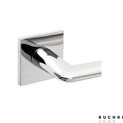 Фото квадратной розетки 3098 в цвете полированный хром Тупай