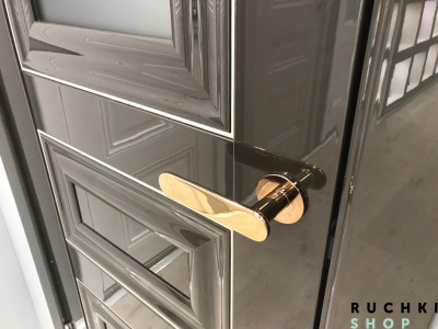 фото ручки винтаж 4006 на межкомнатной двери