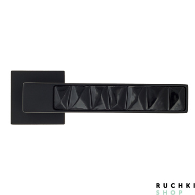 Фото крупным планом дверная ручка VENEZIA BIBLO