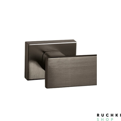 фото прямоугольной розетки 2730 титан