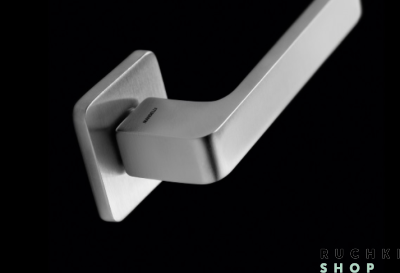 Ручка на розетке LARIO, Матовый хром, Mandelli 