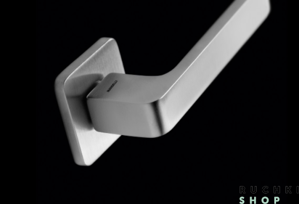 Ручка на розетке LARIO, Матовый хром, Mandelli 