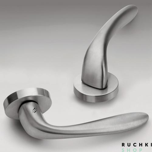 Ручка на круглой розетке Мади, Коломбо. Крупный план