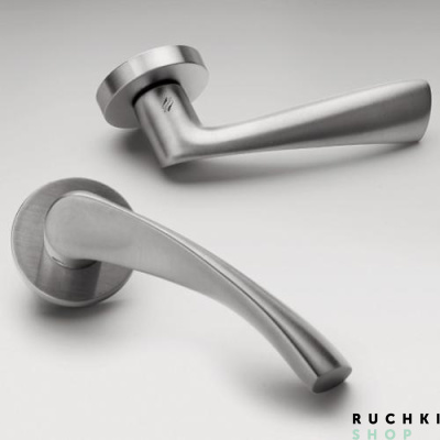 Ручка на круглой розетке Флесса, Коломбо