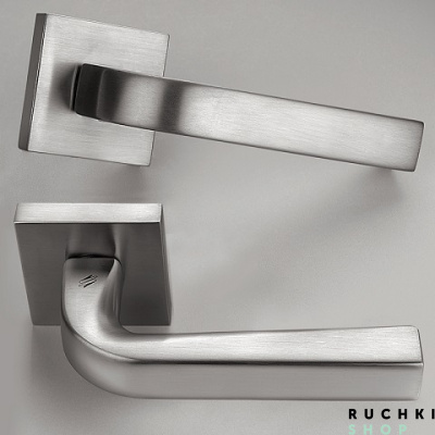 Ручка на розетке PRIUS, Полированный хром, Colombo  